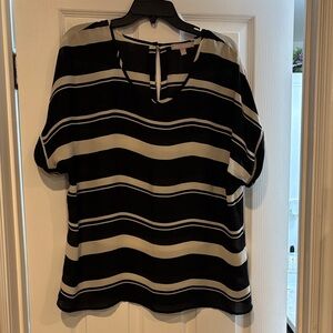 Banana Republic Black and Cream Straight Pattern Blouse